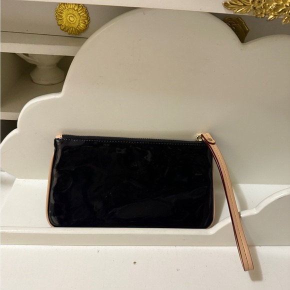 Kate Spade Black patent leather Clutch with tan and Gold-Tone Accents - Picture 3 of 11
